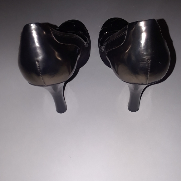 Burberry Black London Pumps - Picture 3 of 7